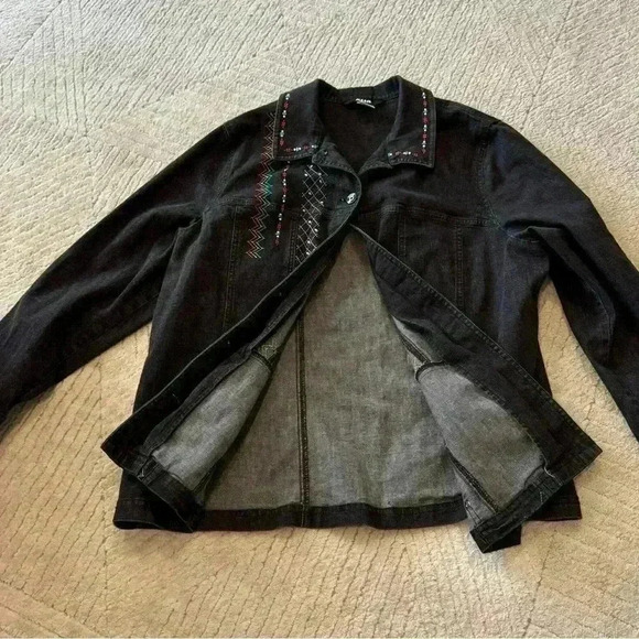 Alia Black Denim Jacket Embroidered Design 18 - Picture 9 of 12